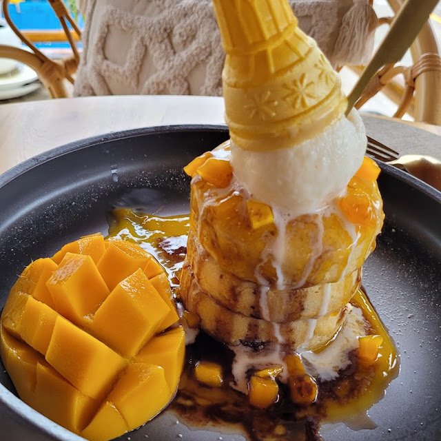 Comoda Restaurant · 芒果吐司与冰淇淋